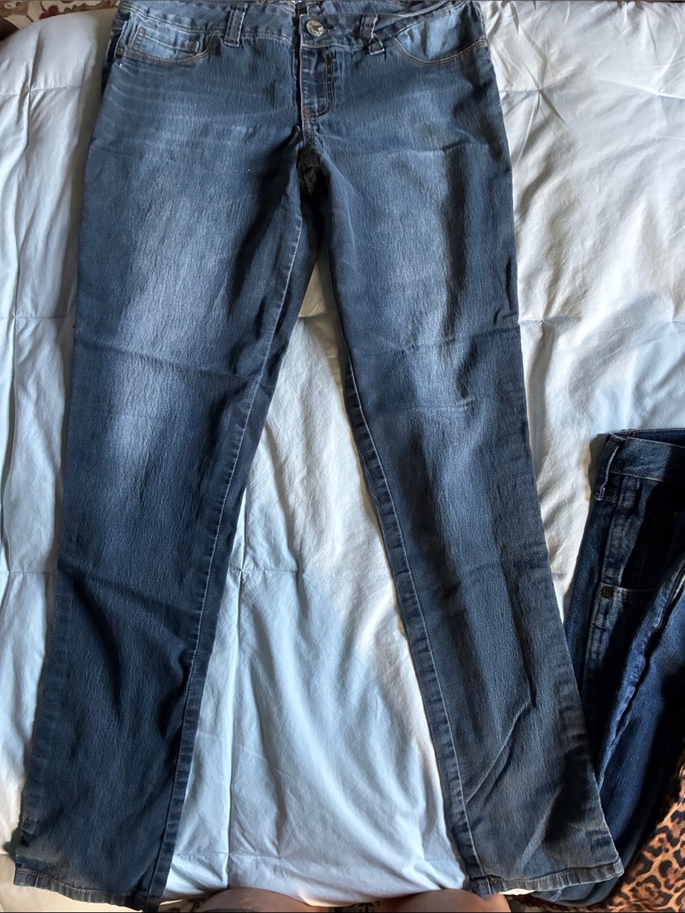 Grane Women’s Juliette low rise Straight Leg Jeans in Dark Blue Wash